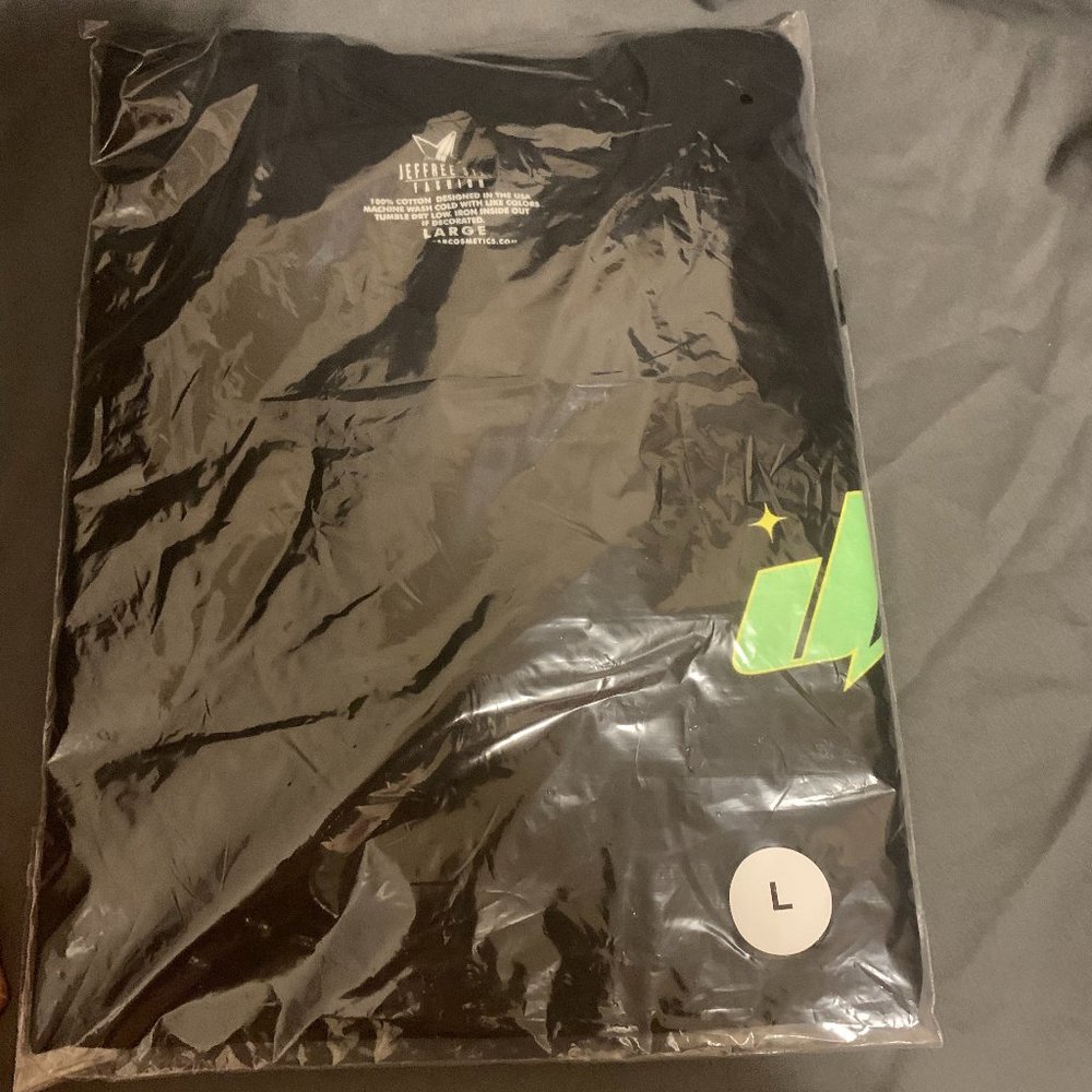 Jeffree Star EXCLUSIVE MYSTERY BOX TEE SIZE LARGE